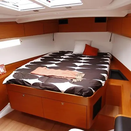 Barca Alto Livello Bateau-hôtel Ostie
