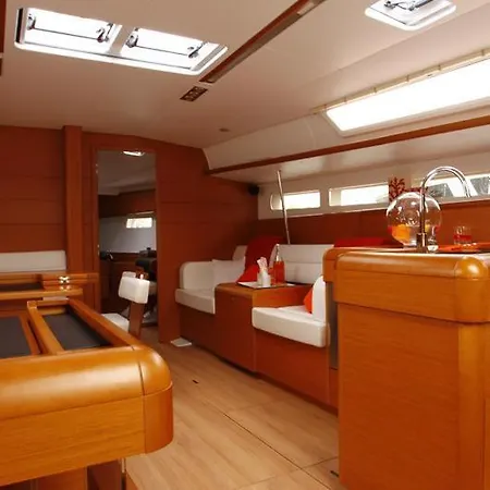 Barca Alto Livello Botel *