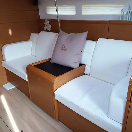 Barca Alto Livello Botel