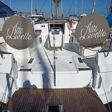 Barca Alto Livello Botel