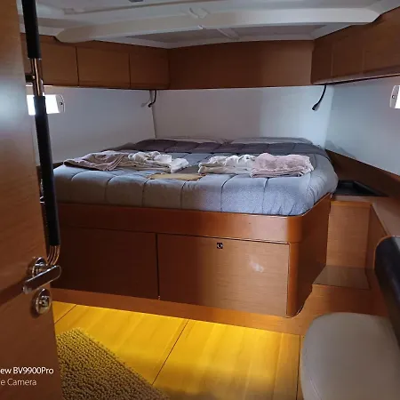 Botel Barca Alto Livello *